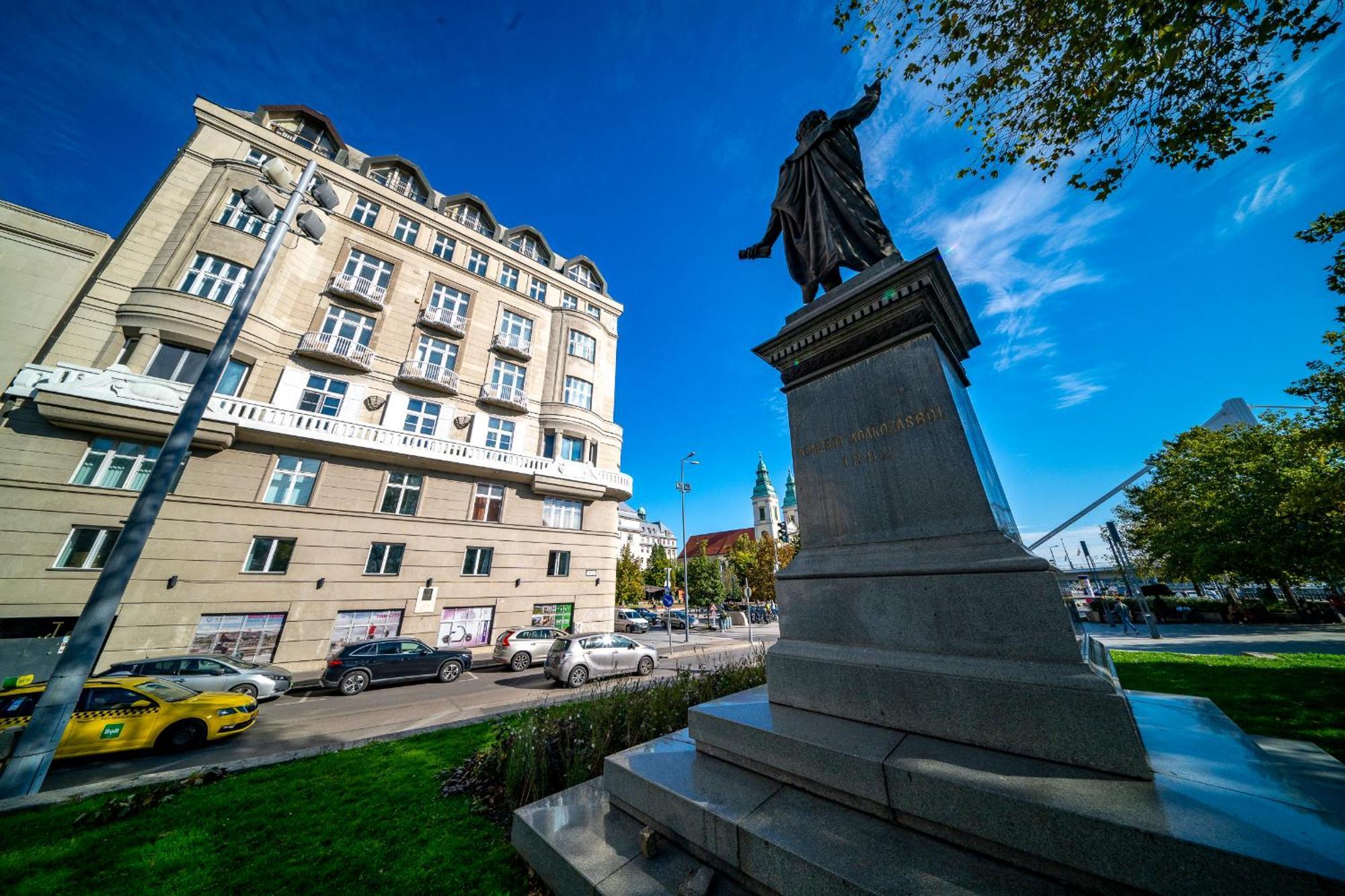 Budapest Downtown Riverfront Exterior photo