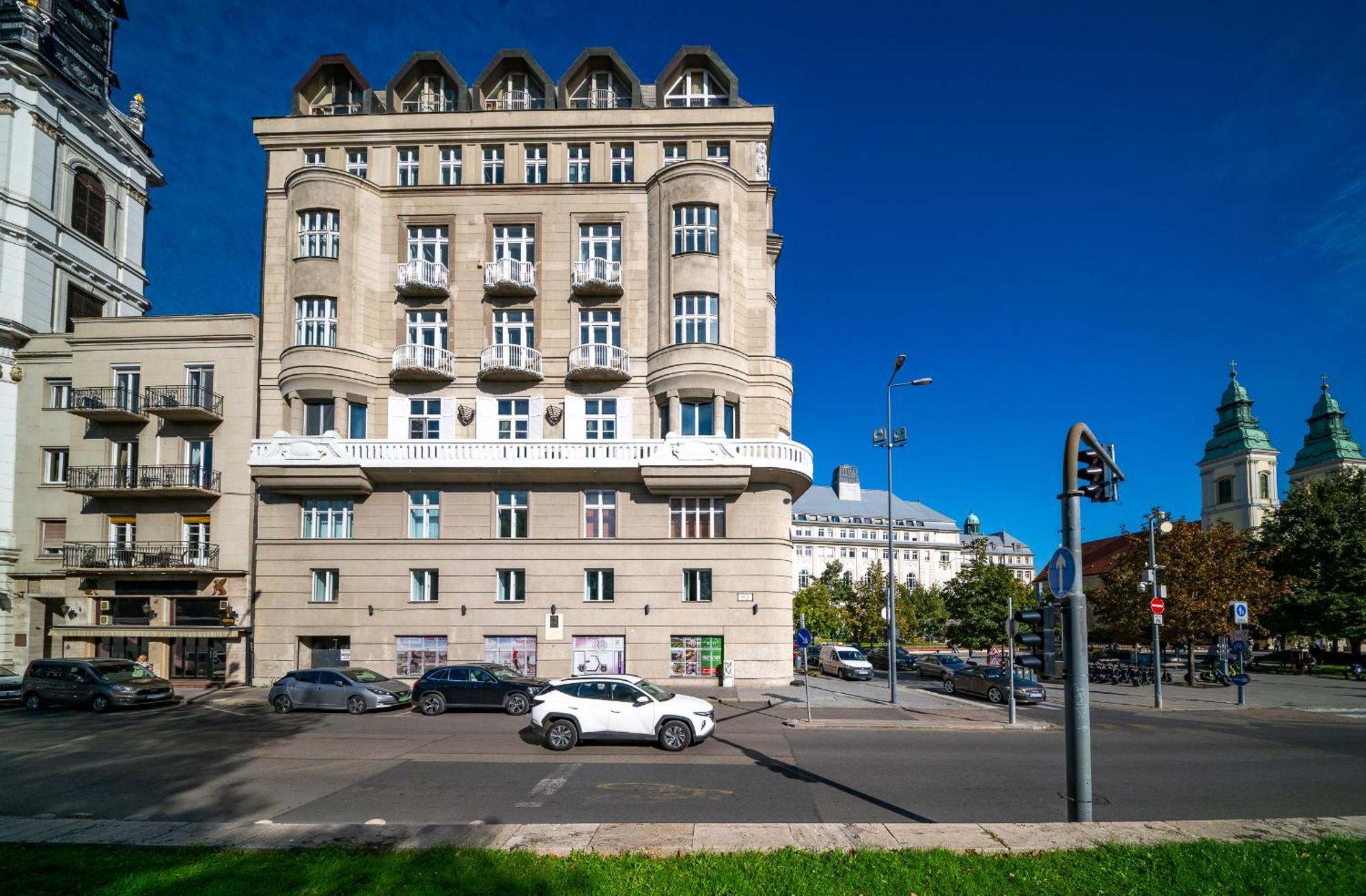 Budapest Downtown Riverfront Exterior photo